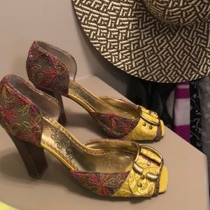 Naughty Monkey Embroidered heels